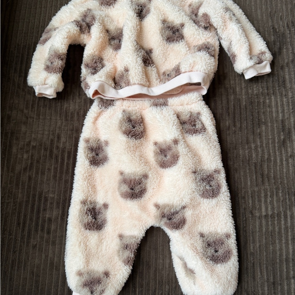 GAP Cream and Brown Fuzzy Kids Footies